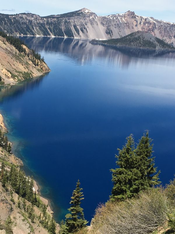 The clear deep-blue water of Crater Lake 